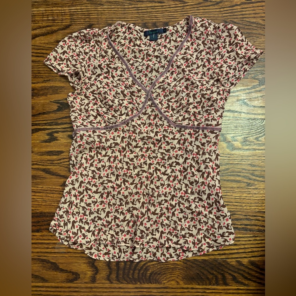 Boden Form Fitting Floral Pattern Top, Size 10 (but runs small)